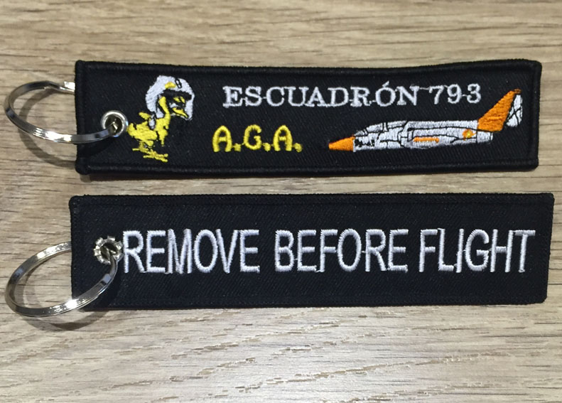 Llavero Remove Before Flight \"Escuadrón 793 Básica\" NEGRO